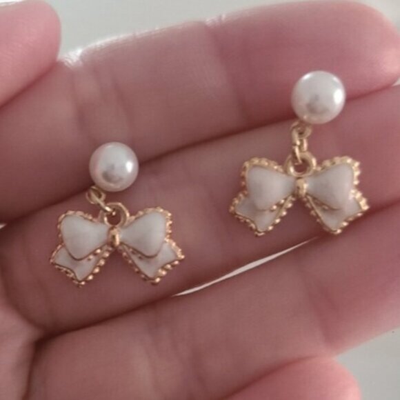 Vintage Style Gold Pearl Bow Coquette Girlhood Dainty Feminine Drop Earrings - Picture 3 of 5